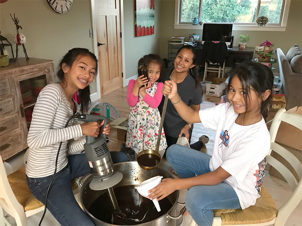 The Bachan's family making sauce together